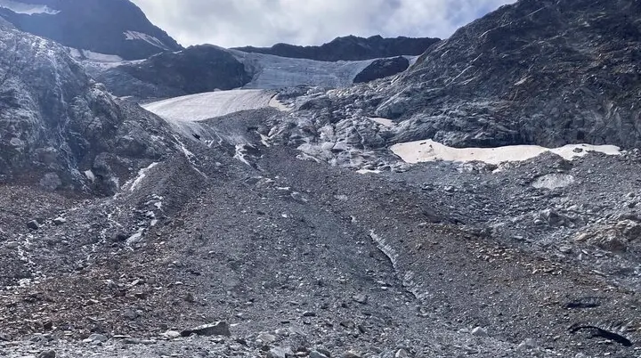 Der Sexegertenferner ist der traurige Rekordhalter: Minus 227,5 Meter hält der Gletschermessdienst des Österreichischen Alpenvereins für die vergangene Messperiode fest. | © ÖAV/Bernd Noggler