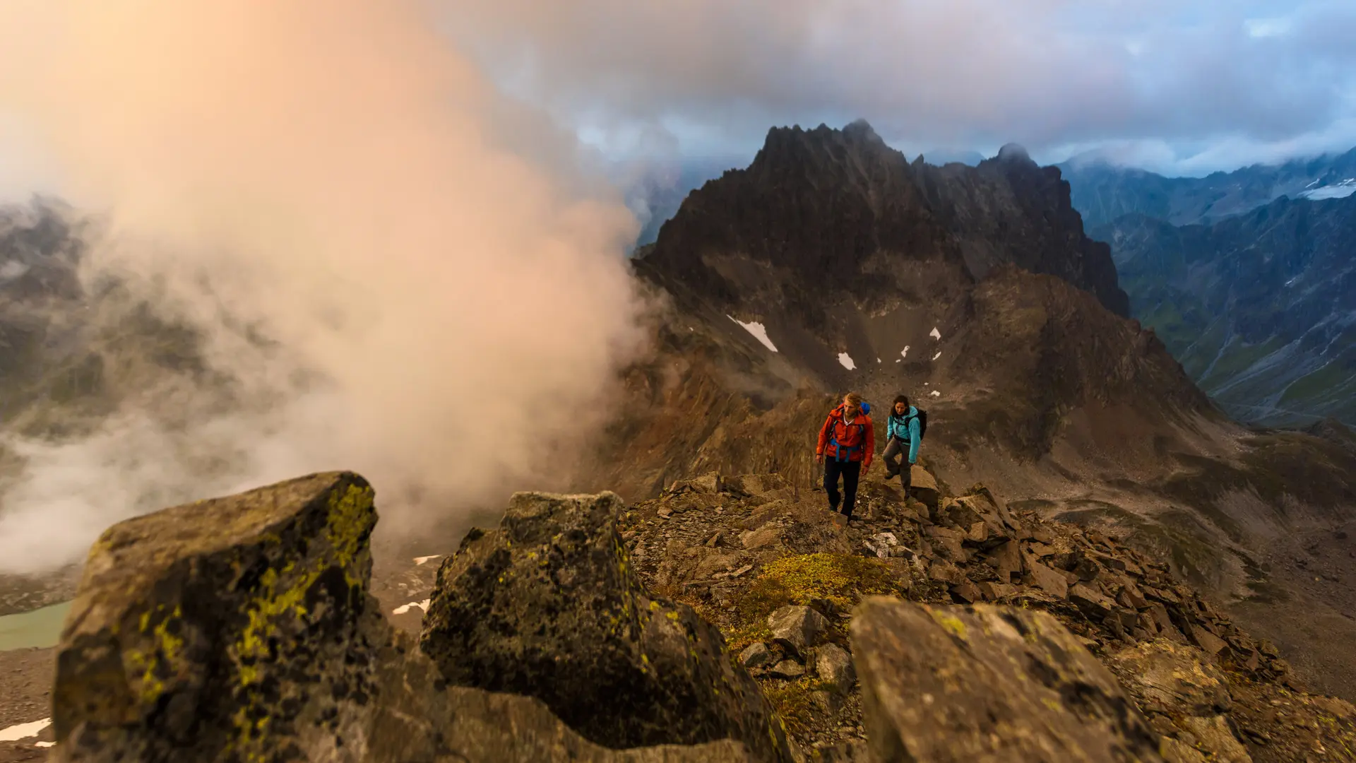 Hochtour: Wandern über Felsen | © DAV/Wolfgang Ehn